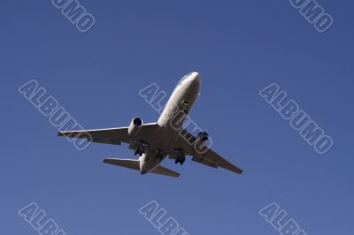 Landing passenger plane 1