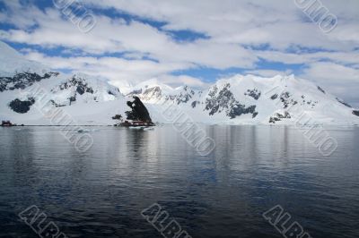 Glaciated mountains, research station