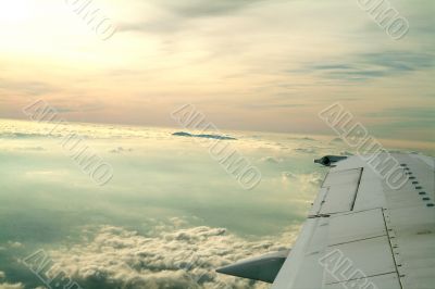 wing of an airplane and sky