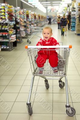crying baby in supermarket
