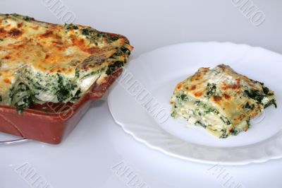 Vegetarian lasagne with ricotta cheese and spinach filling