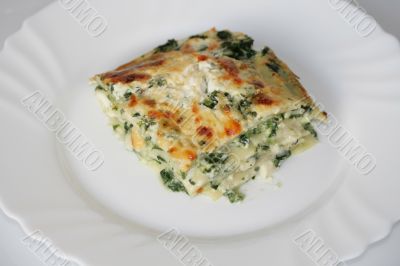 Vegetarian lasagne with ricotta cheese and spinach filling