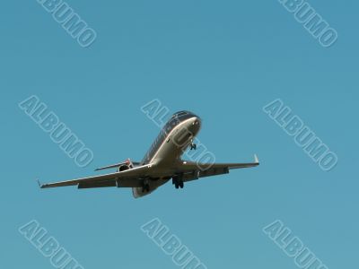 commercial jet in flight 4