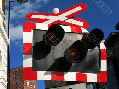 Level crossing warning lights