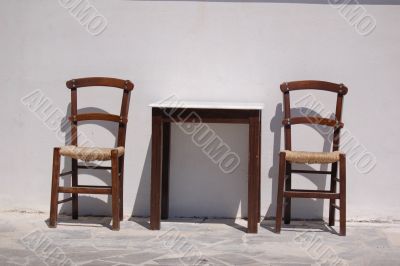 Two chais and a table