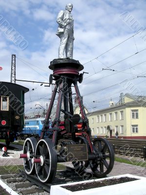 Lenin on the cart