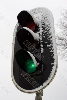 A traffic light in the snow