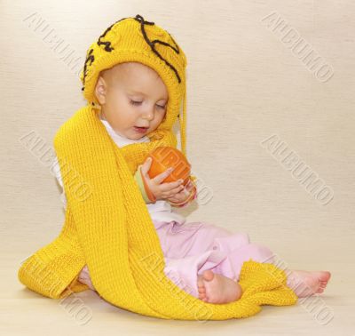  little girl, yellow cap and scarf