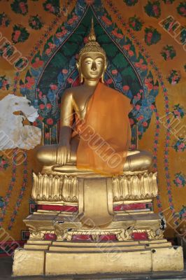 Golden buddha statue