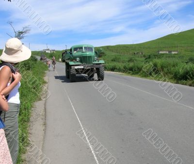 hitch-hike hitch-hike