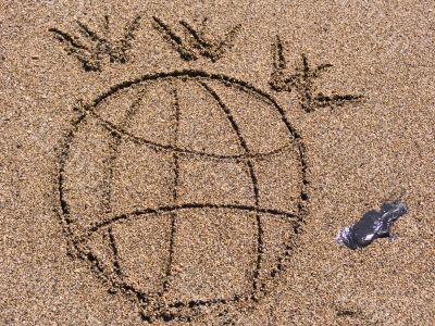 Figure of globe and WWW Figure of globe and WWW