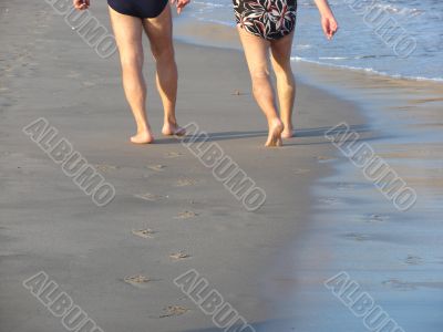  man and the woman going on coast