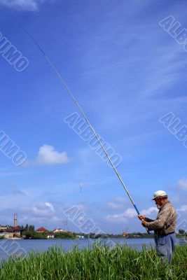 Fisher with long rod