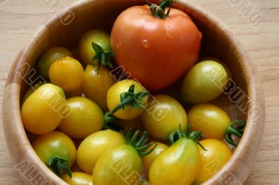 Saucer with the tomatoes