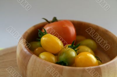 Saucer with the tomatoes