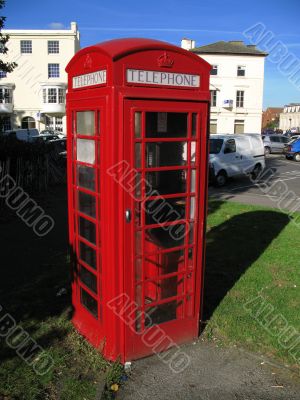 red telephone kiosk