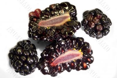 Half-cut and solid blackberry berries 2