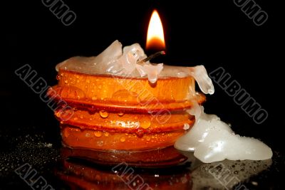 candle whith small drops