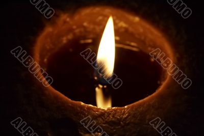 Lighting aromatic candle