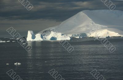 Icebergs in late evening alpenglow Icebergs in late evening alpenglow