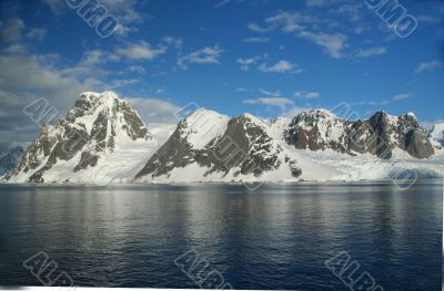 Icefall and glacier carved mountains