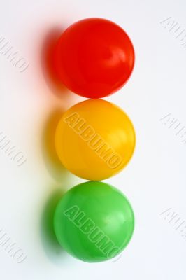 Traffic light from color balls