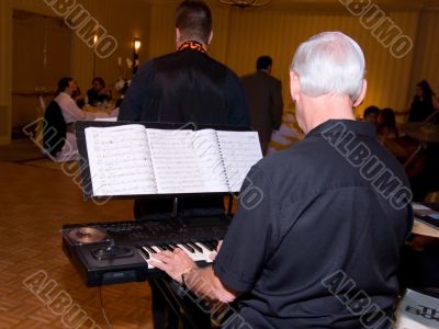 Organ Player