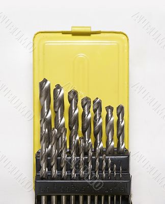 Universal set of drills for metal