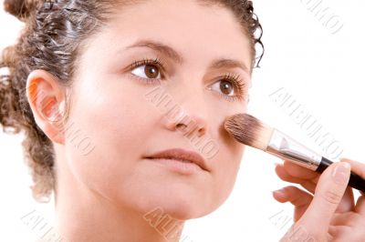 Applying foundation