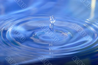 Water drop in Detail