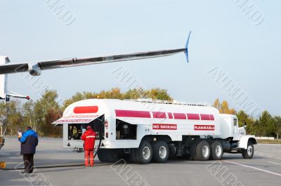 airplane refueling