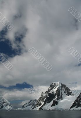 Icefall and glacier carved mountains