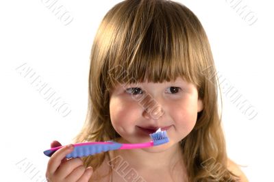 Kid going to clean teeth