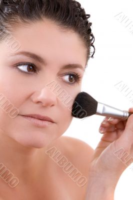 Applying foundation