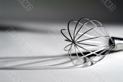 High contrast whisk