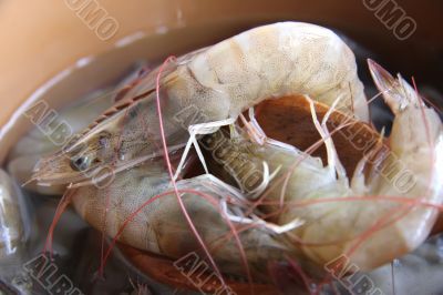 Whole raw prawns