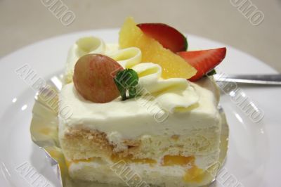 Cream cake