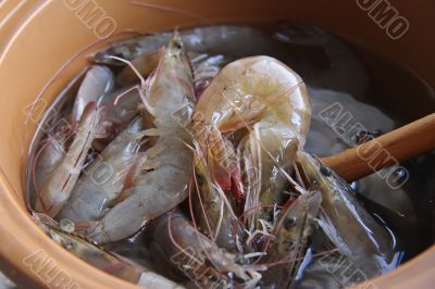 Whole raw prawns