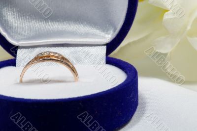 Gold ring with tulip