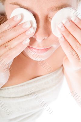 Wellness girl series cleaning eyes Wellness girl series cleaning eyes