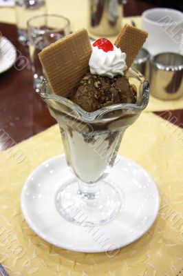 Ice cream sundae