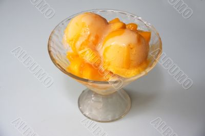 Shaved ice dessert