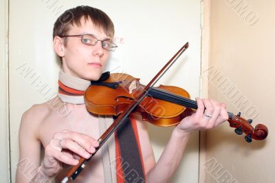 Poor violinist