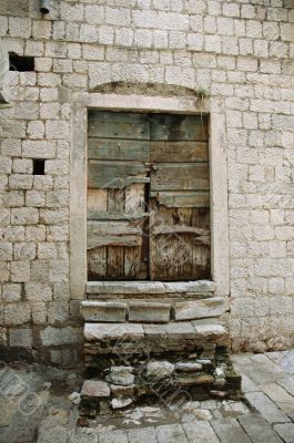 ruinous door