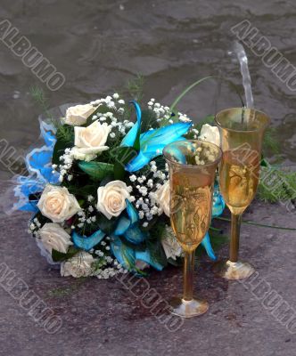 Wedding bouquet and glasses