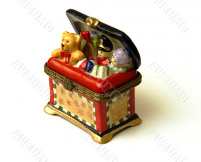 Ceramic chest Ceramic chest
