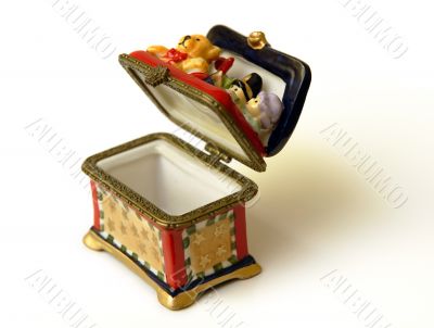 Ceramic chest Ceramic chest