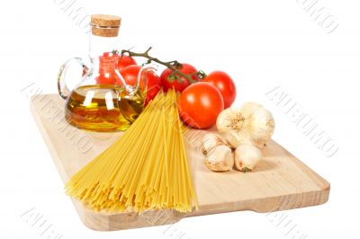 Tomatoes, olive oil, garlic and spaghetti