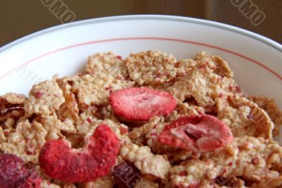 Raspberry breakfast cereal