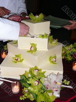 Modern Floral Wedding Cake